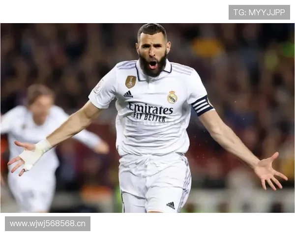 本泽马与齐达内:进攻核心和中场大师的战术角色对比分析 本泽马与齐达内:进攻核心和中场大师的战术角色对比分析