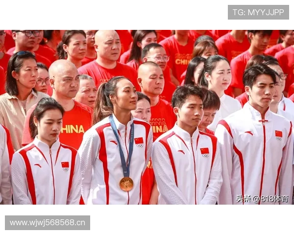 郑钦文训练室外惊现豪车，感觉她收藏比我房子还多！